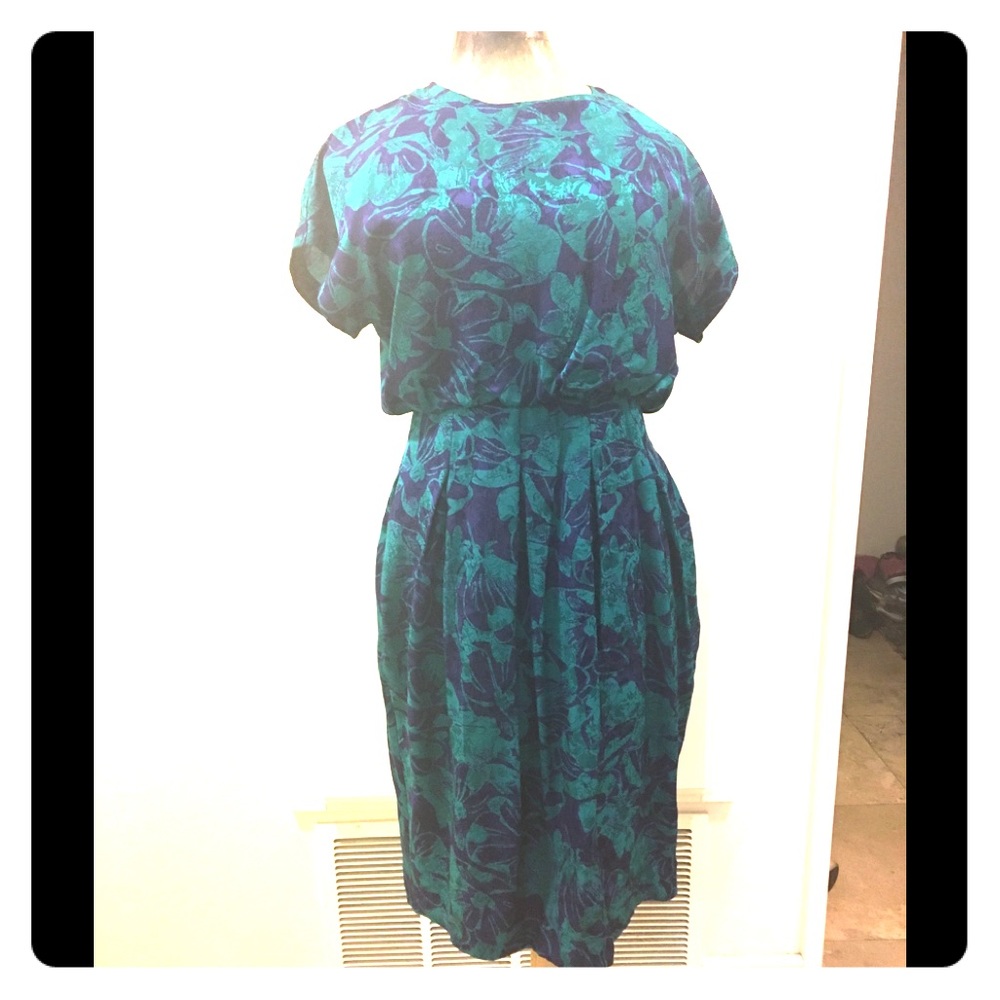 Vintage silk floral dress with great detail